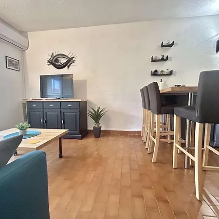 Studio Cabine Renove Avec Climatisation, Loggia, Parking Securise, Proche Plage Et Commodites - Fr-1-226-546 Appartement