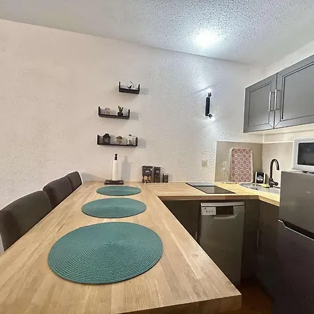 Studio Cabine Renove Avec Climatisation, Loggia, Parking Securise, Proche Plage Et Commodites - Fr-1-226-546 Appartement *